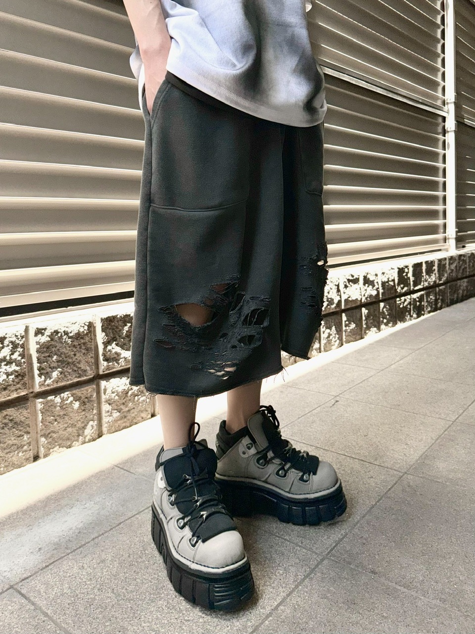 【Never mind the XU】damage sweat half pants