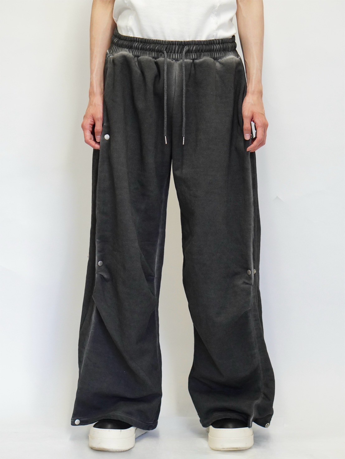 【DIG YOUR OWN GRAVE】Spray coating sweat pants