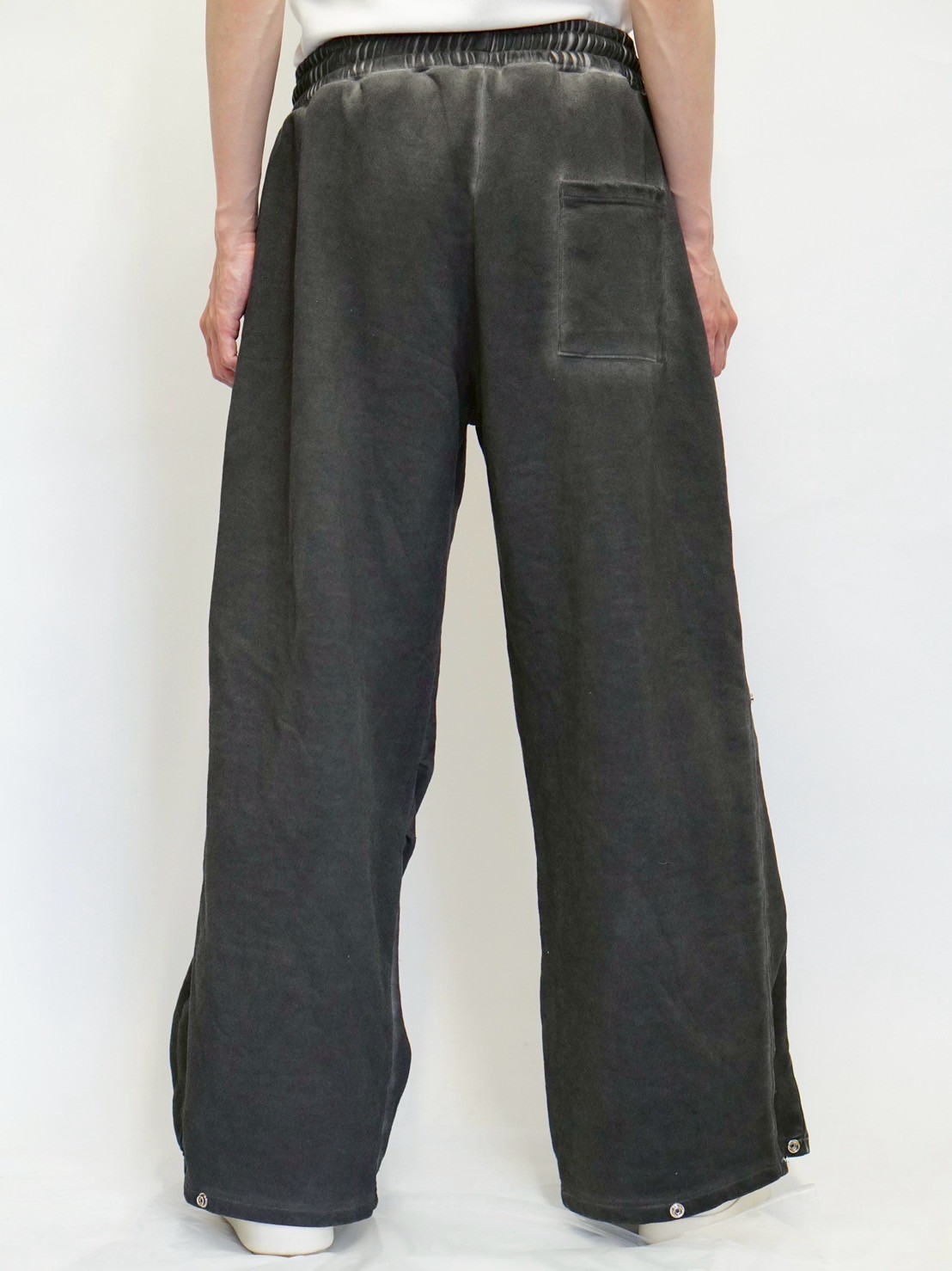 【DIG YOUR OWN GRAVE】Spray coating sweat pants