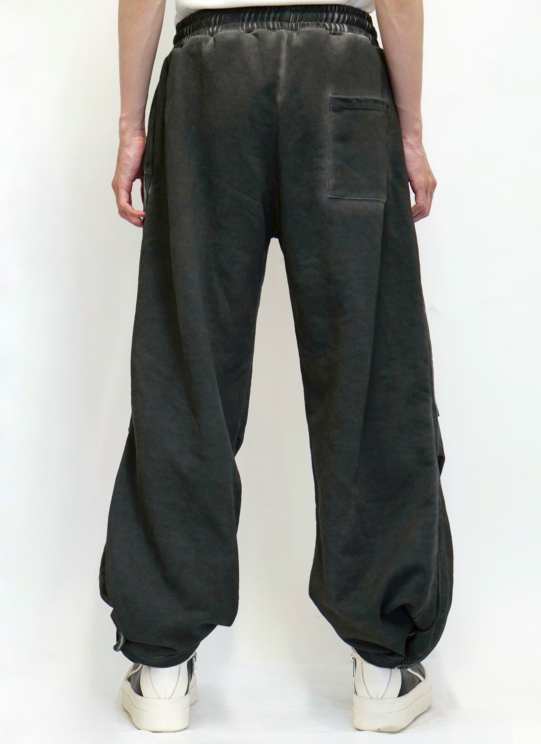 【DIG YOUR OWN GRAVE】Spray coating sweat pants