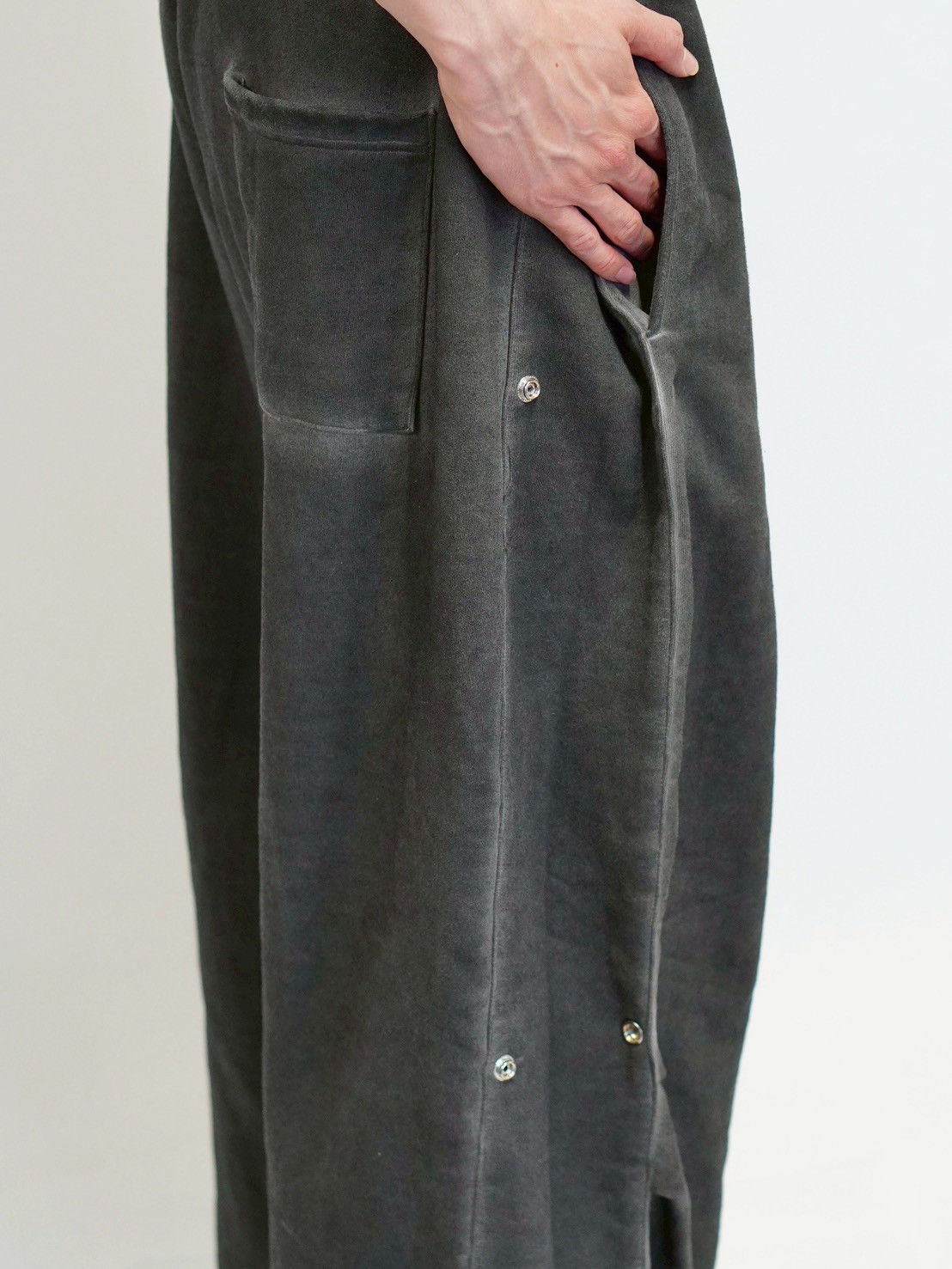 【DIG YOUR OWN GRAVE】Spray coating sweat pants