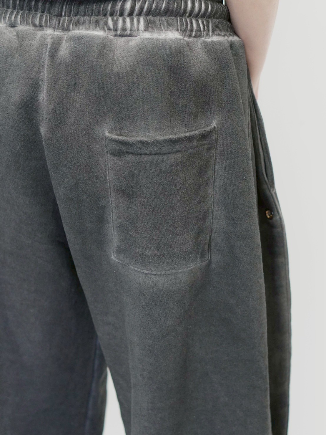 【DIG YOUR OWN GRAVE】Spray coating sweat pants