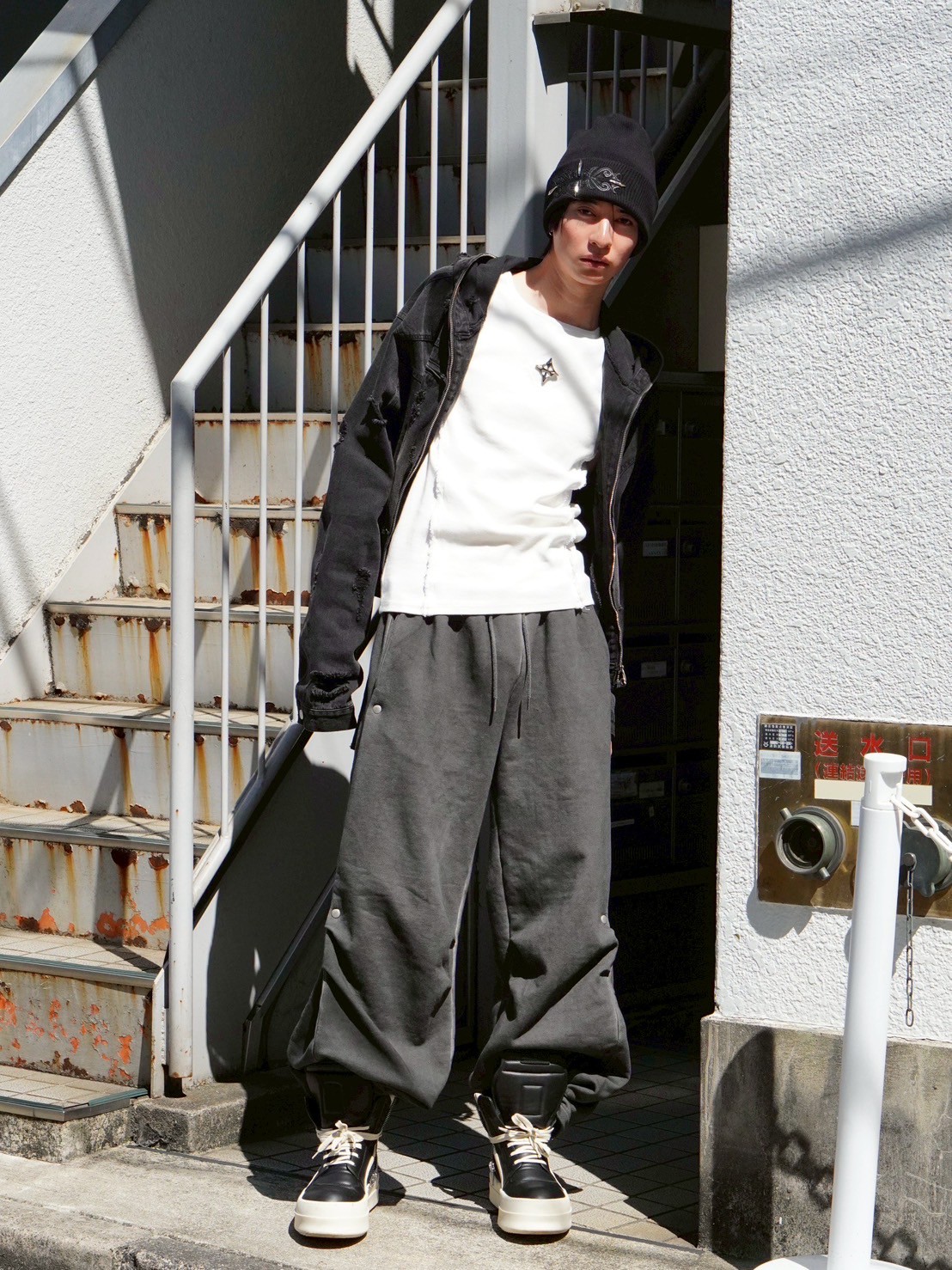 【DIG YOUR OWN GRAVE】Spray coating sweat pants