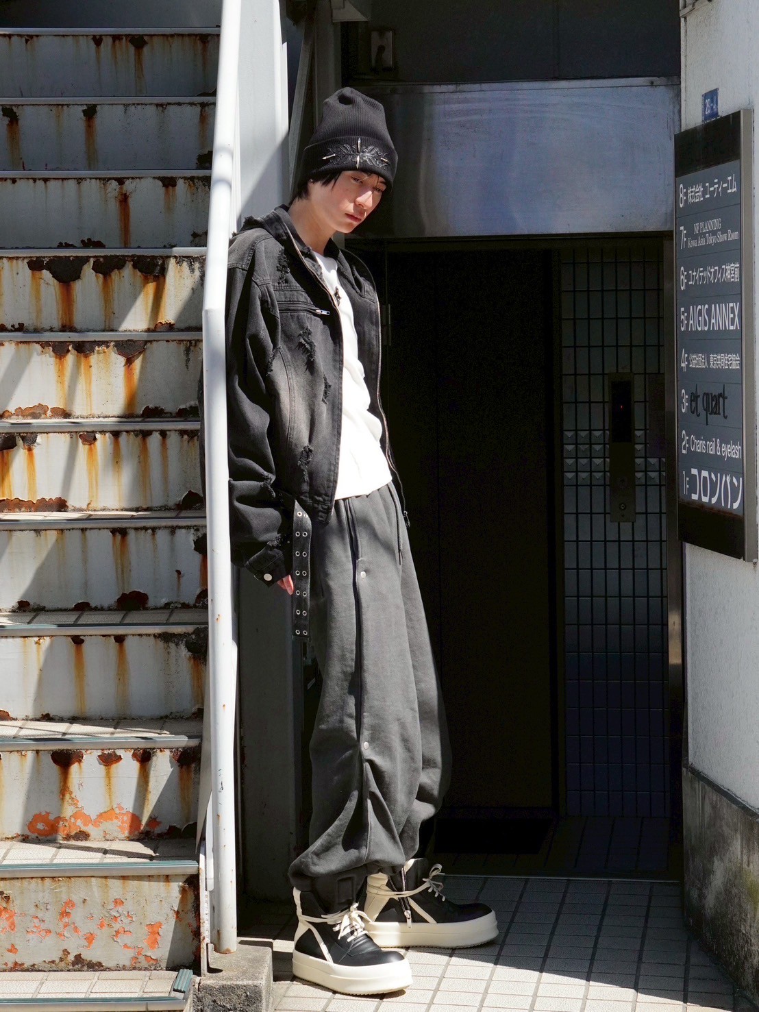 【DIG YOUR OWN GRAVE】Spray coating sweat pants
