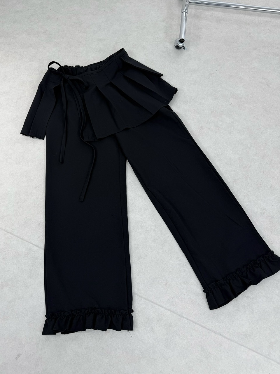 受注制【Nerd out XU】pleats layered skirt pants set (2color) | OUR