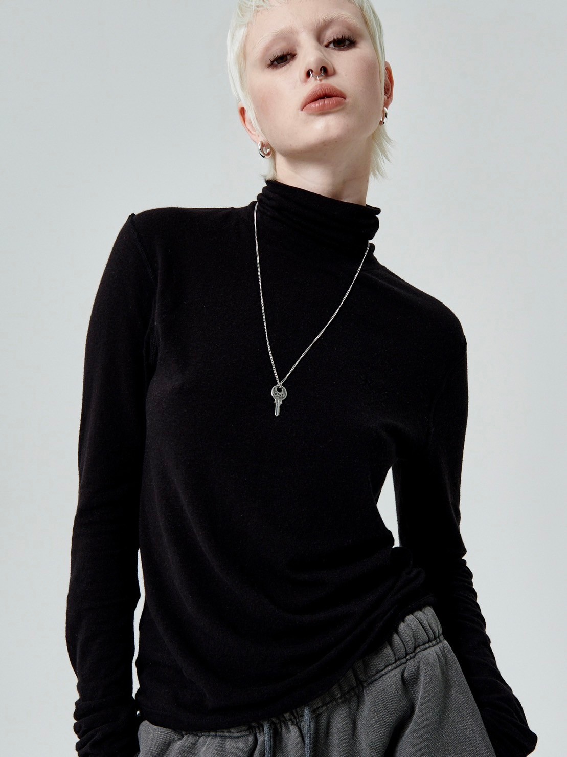 【runningHIGH】ANGORA GAUZE TURTLENECK TOP