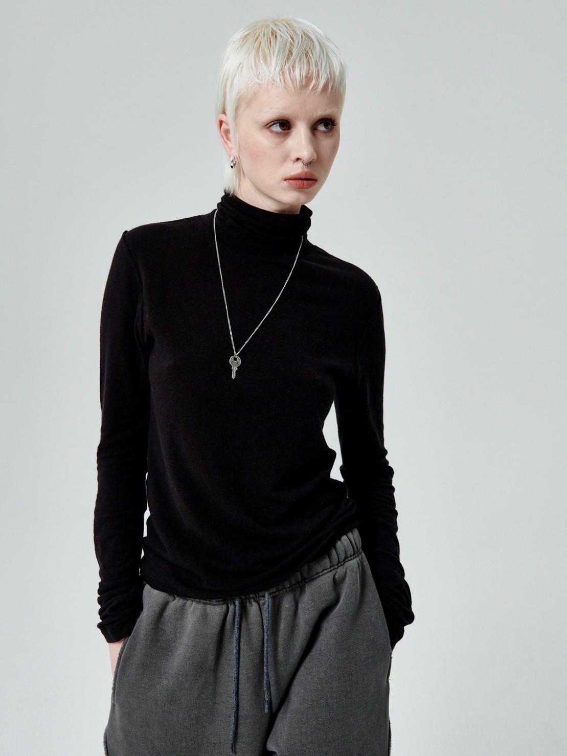 【runningHIGH】ANGORA GAUZE TURTLENECK TOP