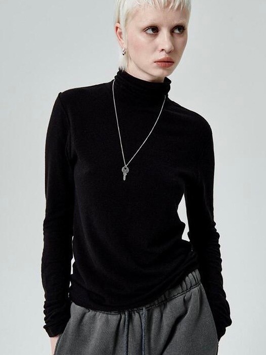 【runningHIGH】ANGORA GAUZE TURTLENECK TOP