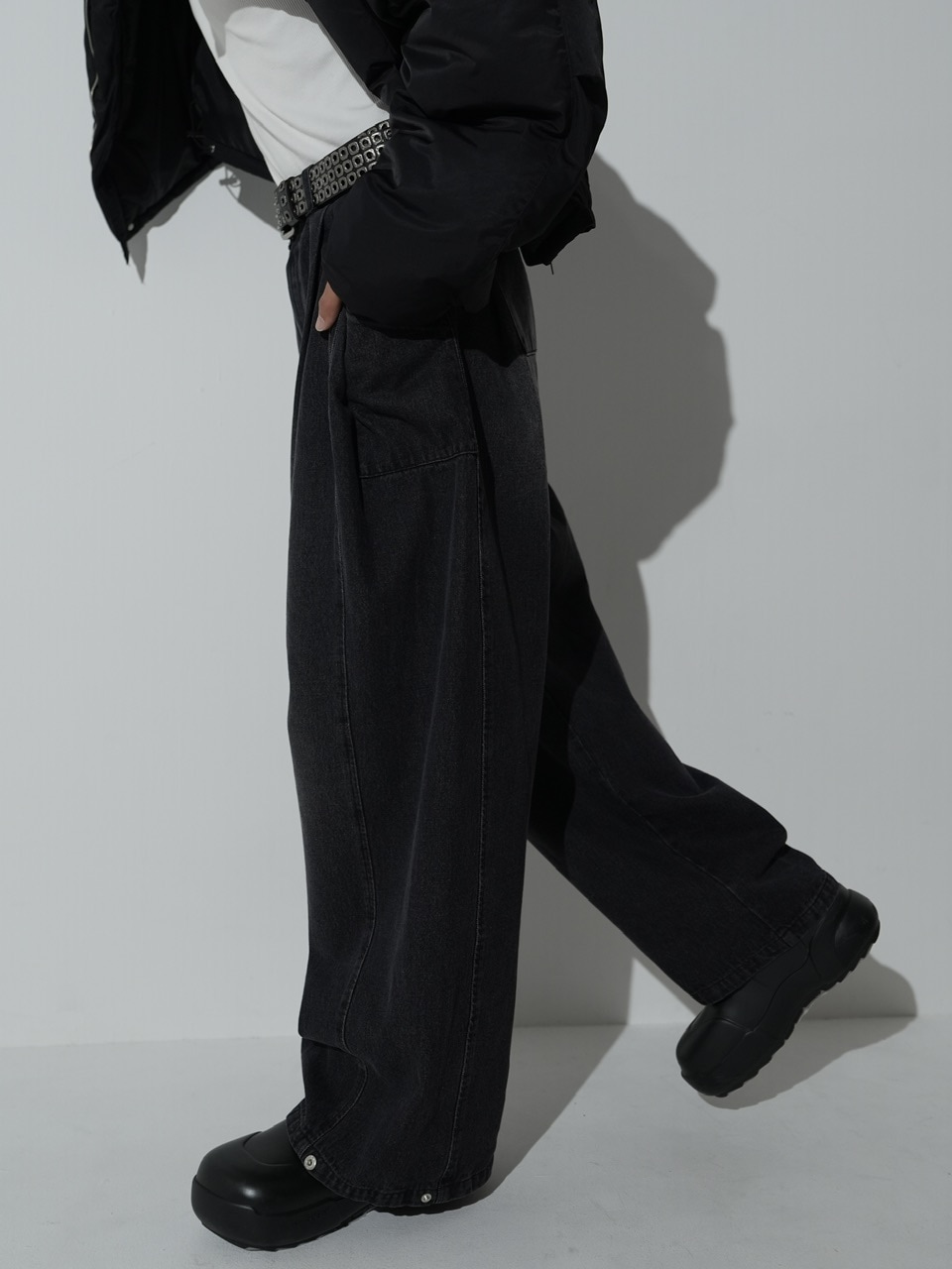 CS】side tuck drape denim pants (black) | OUR BRAND,Chikashitsu +