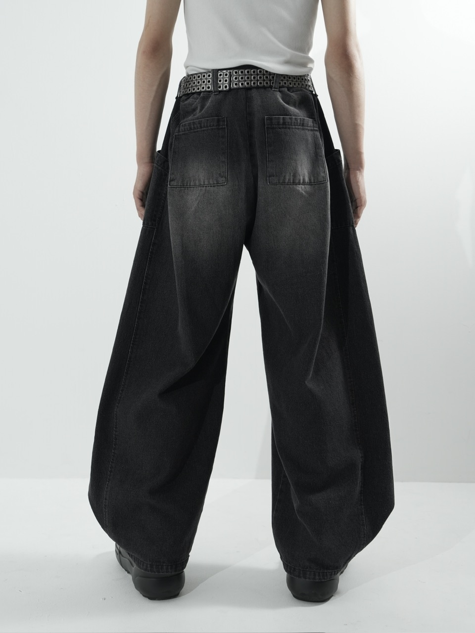 【CS】side tuck drape denim pants CS】side tuck drape denim pants (black) | OUR BRAND