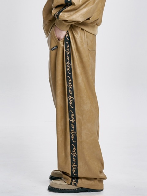 【AJO AJOBYAJO】24FW★ Vegan Leather One Tuck Track Pants AJO AJOBYAJO】24FW☆ One Tuck Track Pants (AJO AJOBYAJO