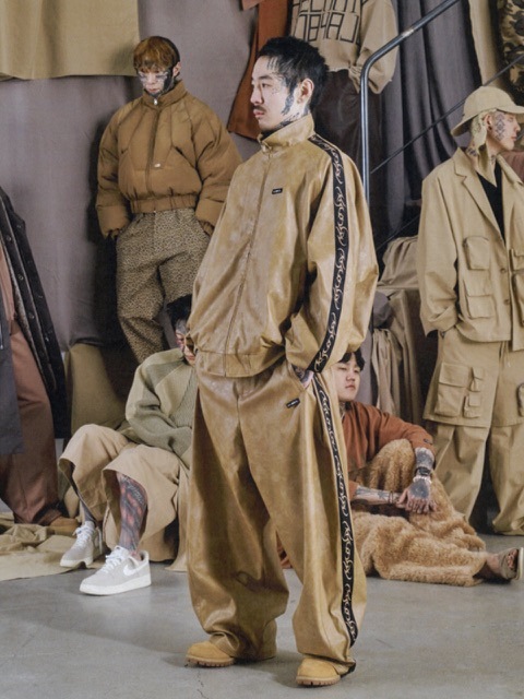 【AJO AJOBYAJO】24FW★ Vegan Leather One Tuck Track Pants AJOBYAJO】Vegan Leather One Tuck Track Pants | OUR BRAND