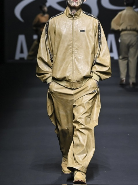 AJOBYAJO】Vegan Leather One Tuck Track Pants | OUR BRAND