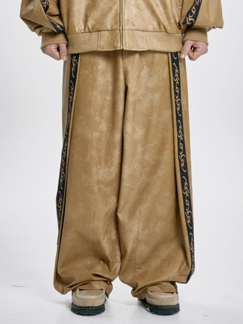 AJOBYAJO】Vegan Leather One Tuck Track Pants | OUR BRAND