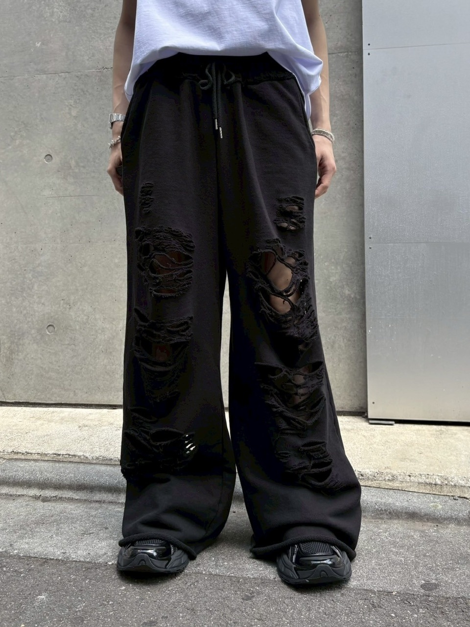 nmtc +】damage sweat pants (2color) | OUR BRAND,nmtc +,BOTTOMS
