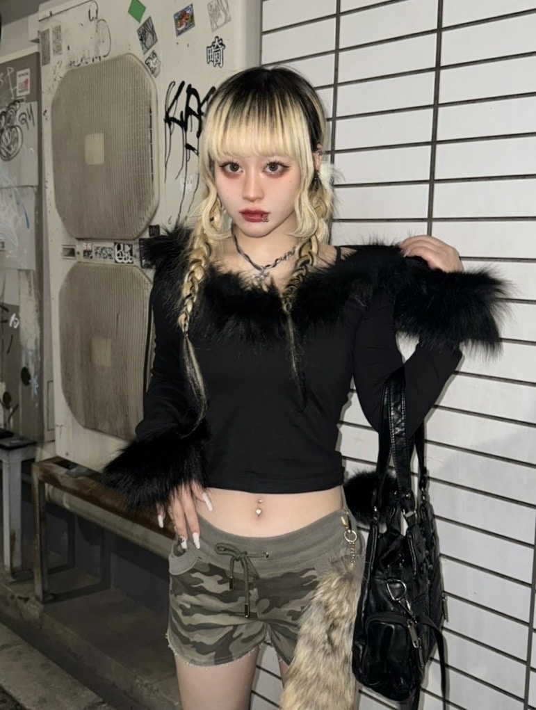 受注制【Never mind the XU】v neck crop fur hoodie (2color) | OUR