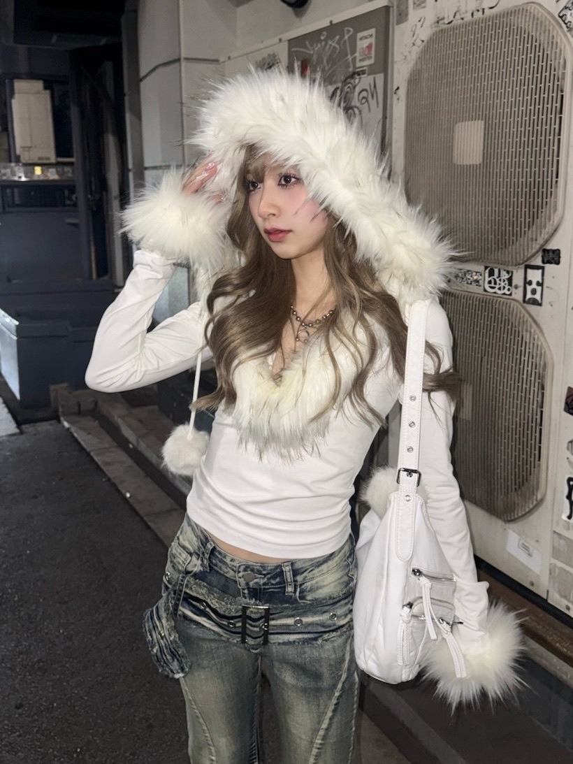 受注制【Never mind the XU】v neck crop fur hoodie (2color) | OUR