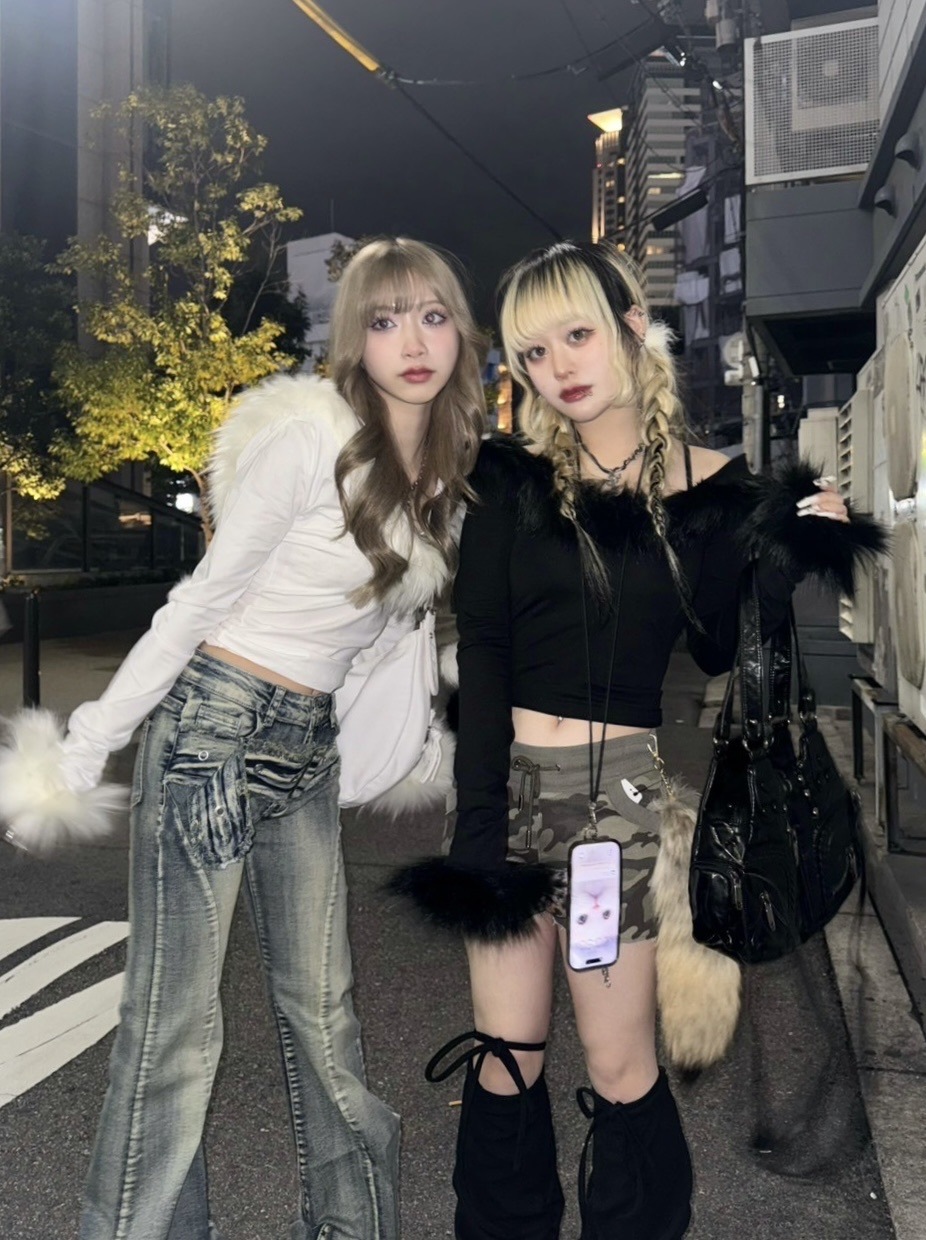 受注制【Never mind the XU】v neck crop fur hoodie (2color) | OUR