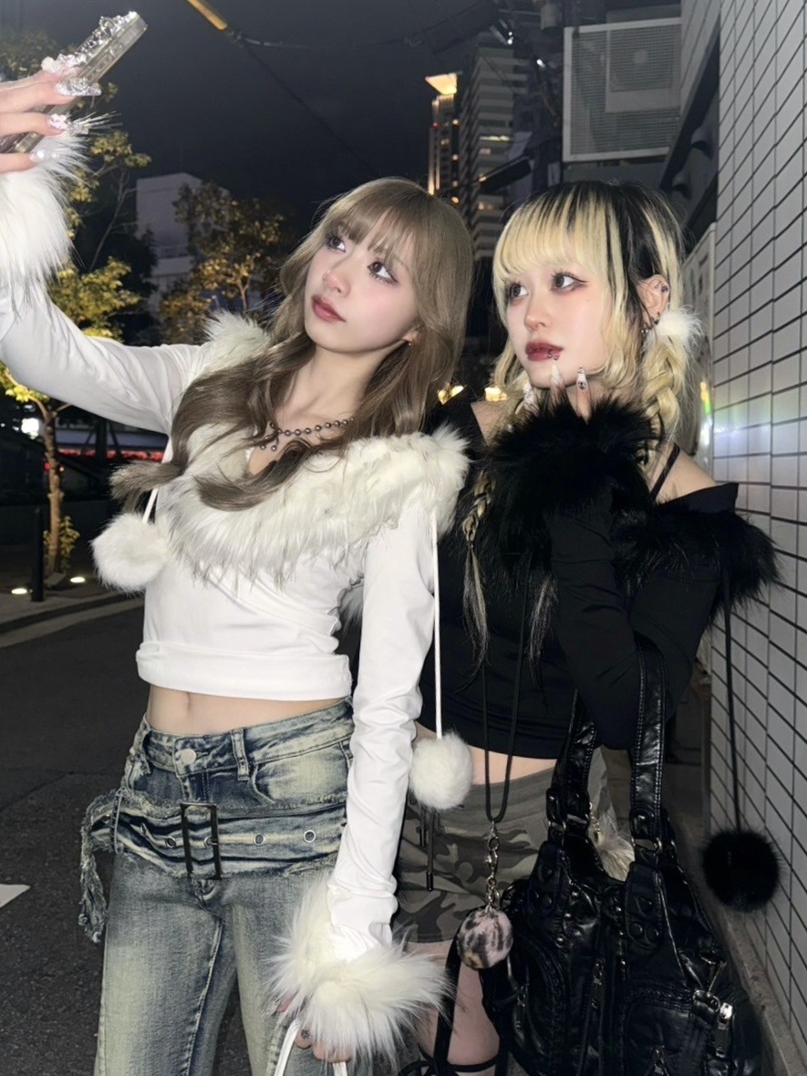 受注制【Never mind the XU】v neck crop fur hoodie (2color) | OUR