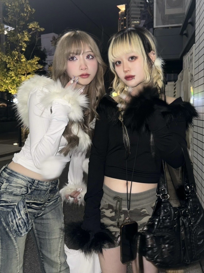 受注制【Never mind the XU】v neck crop fur hoodie (2color) | OUR