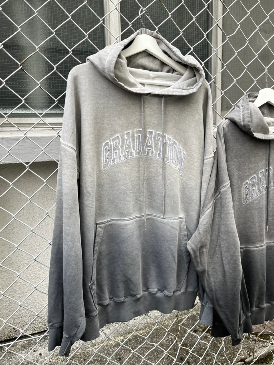 受注制【Never mind the XU】gradation hoodie (2color)