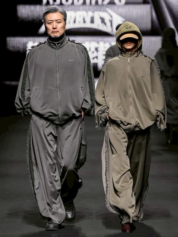 AJOBYAJO】Lace Trimming Raglan Track Jacket【アジョバイアジョ