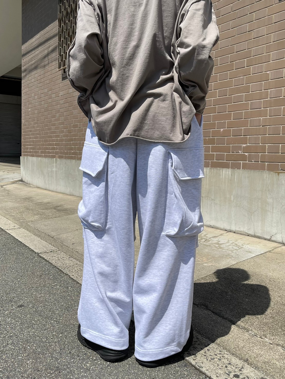 Chikashitsu +】oversized sweat cargo pants (2color) | OUR BRAND