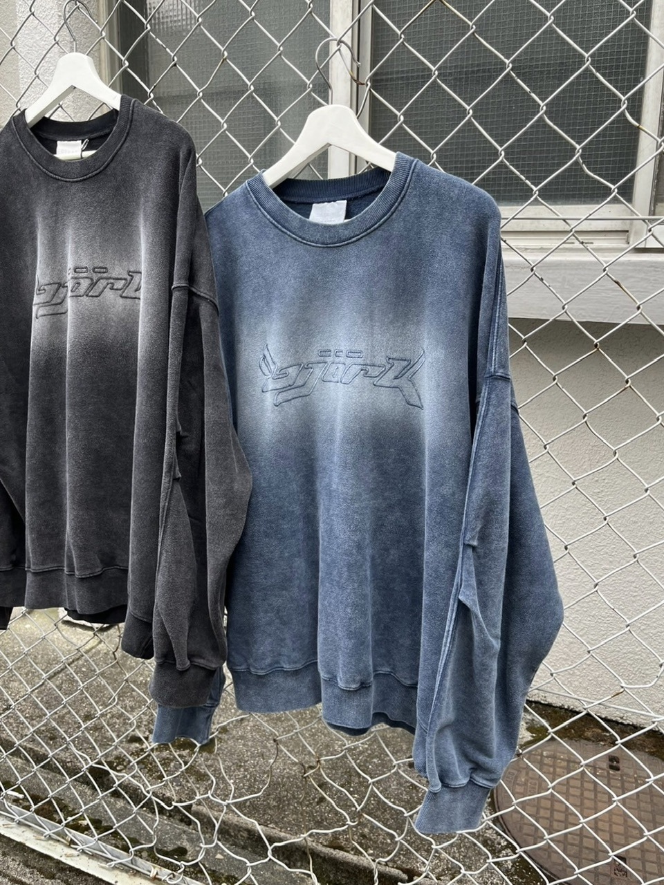 【XU DOG】washed design sweatshirt (2color)