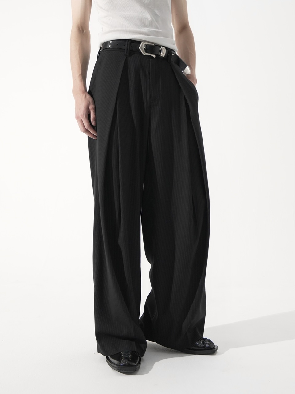 【CS】stripe cross tuck drape slacks black CS】stripe cross tuck drape slacks (black) | OUR BRAND,Chikashitsu