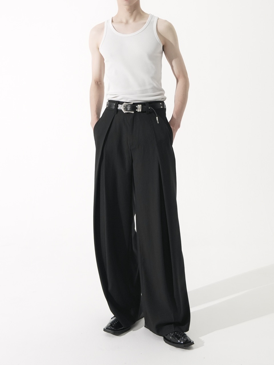 CS stripe cross tuck drape slacks ブラック CS】stripe cross tuck drape slacks (black) | OUR BRAND,Chikashitsu