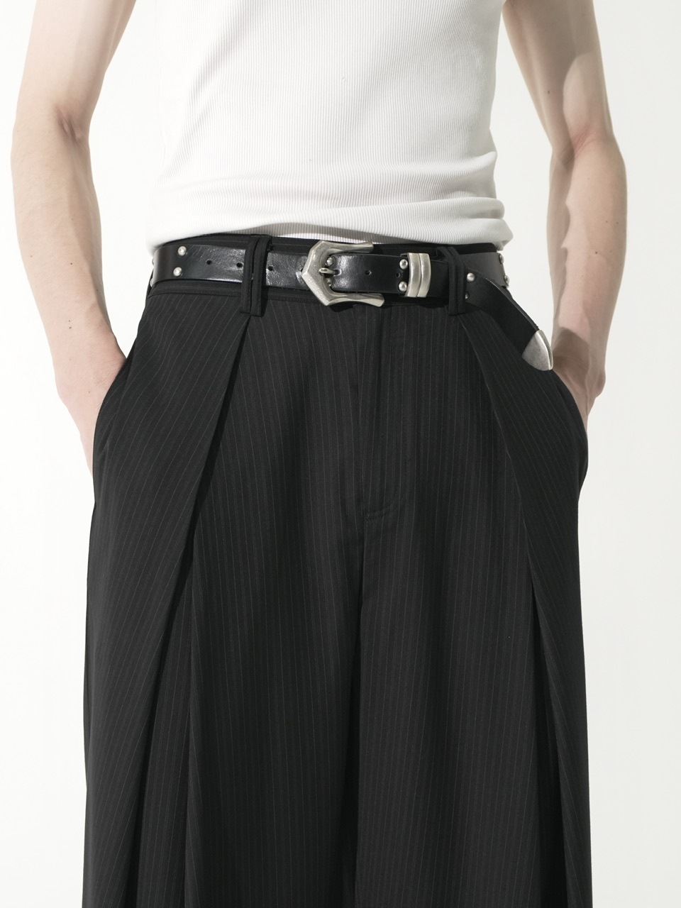 【CS】stripe cross tuck drape slacks black CS】stripe cross tuck drape slacks (black) | OUR BRAND,Chikashitsu