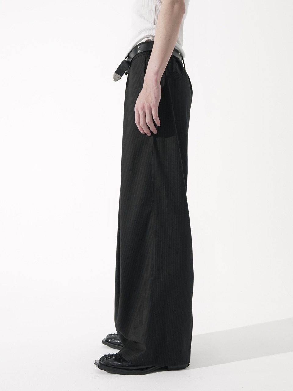 CS】stripe cross tuck drape slacks (black) | OUR BRAND,Chikashitsu