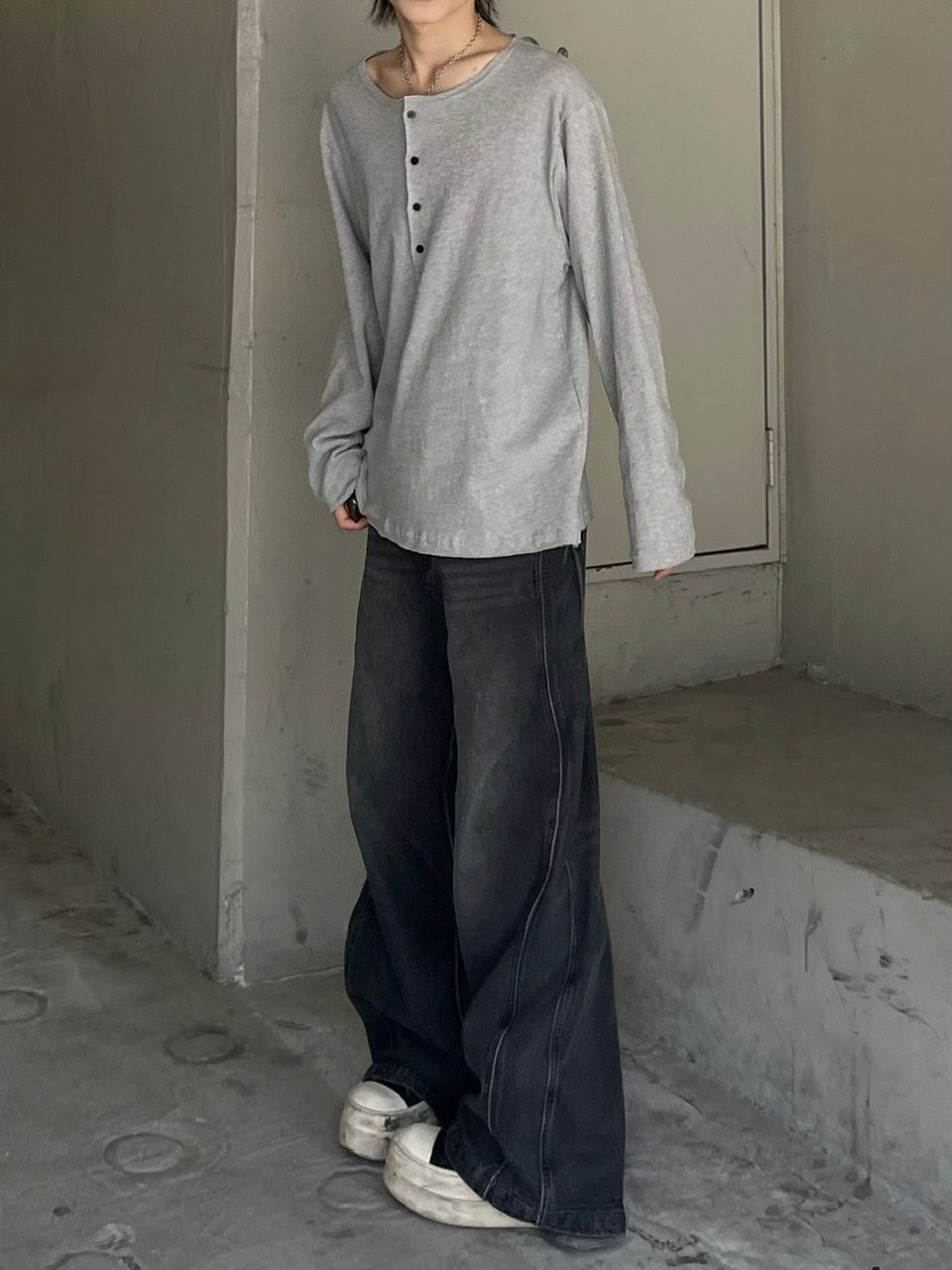 Chikashitsu +】side wave design denim pants (BLACK) | OUR