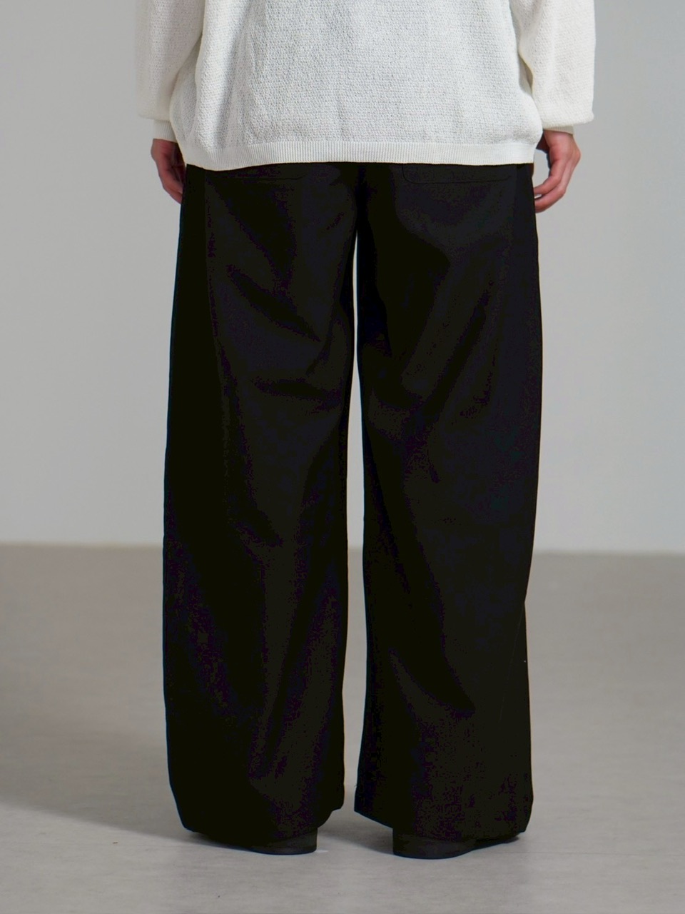 受注制【Chikashitsu +】over tuck slacks / 【チカシツプラス