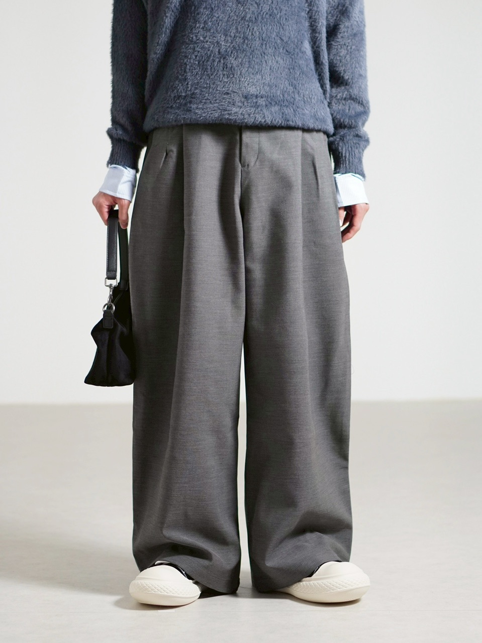 受注制【Chikashitsu +】over tuck slacks / 【チカシツプラス