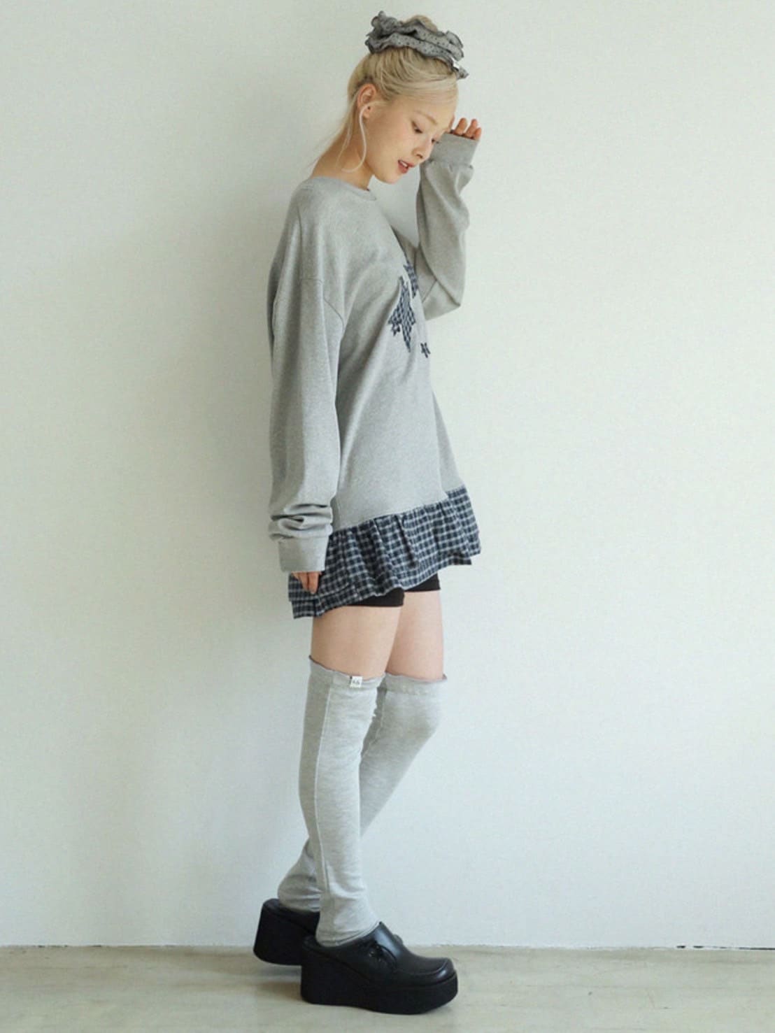 【Uglyshadow】STAR FRILL LONGSLEEVED T-SHIRT