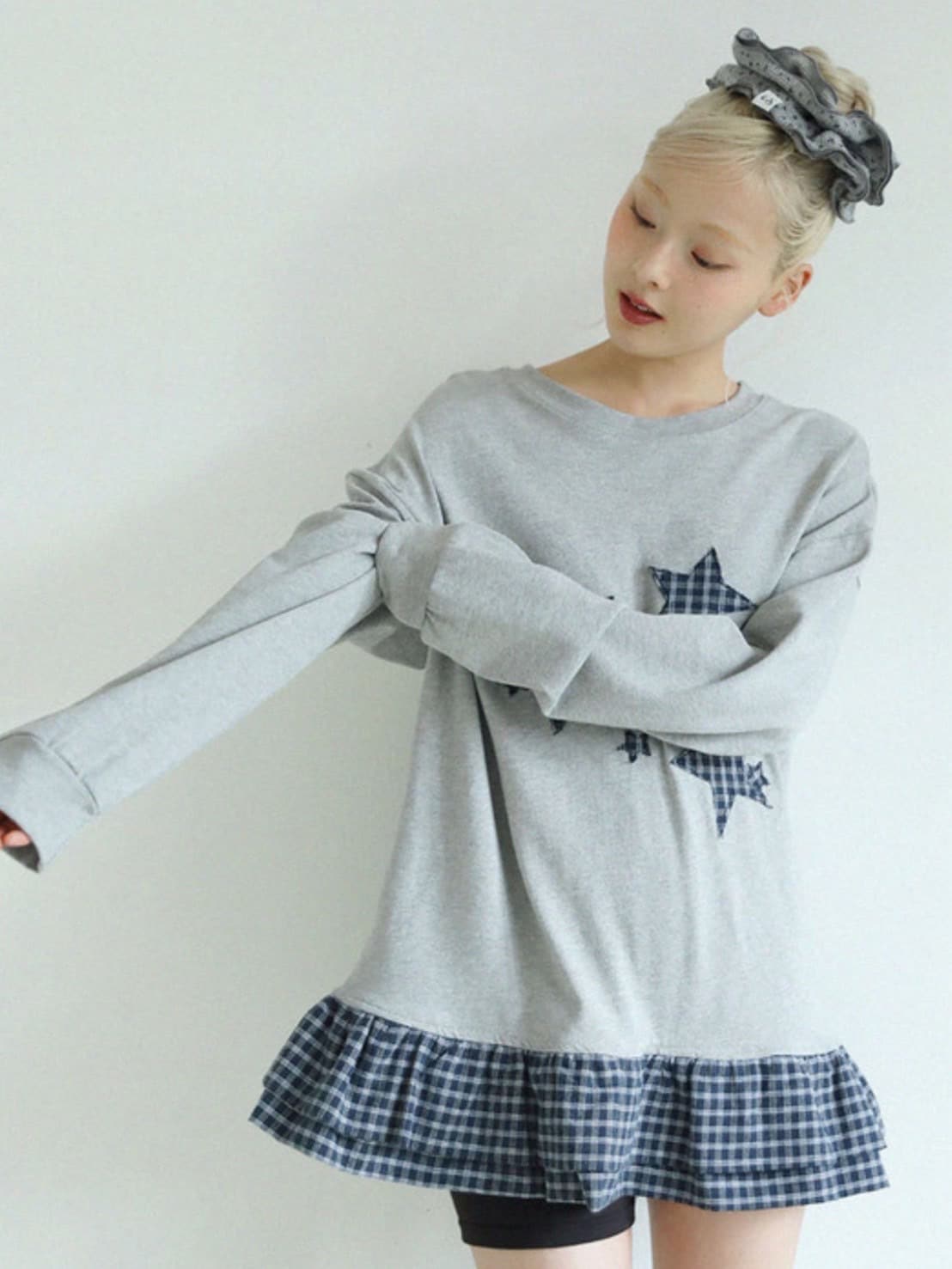【Uglyshadow】STAR FRILL LONGSLEEVED T-SHIRT