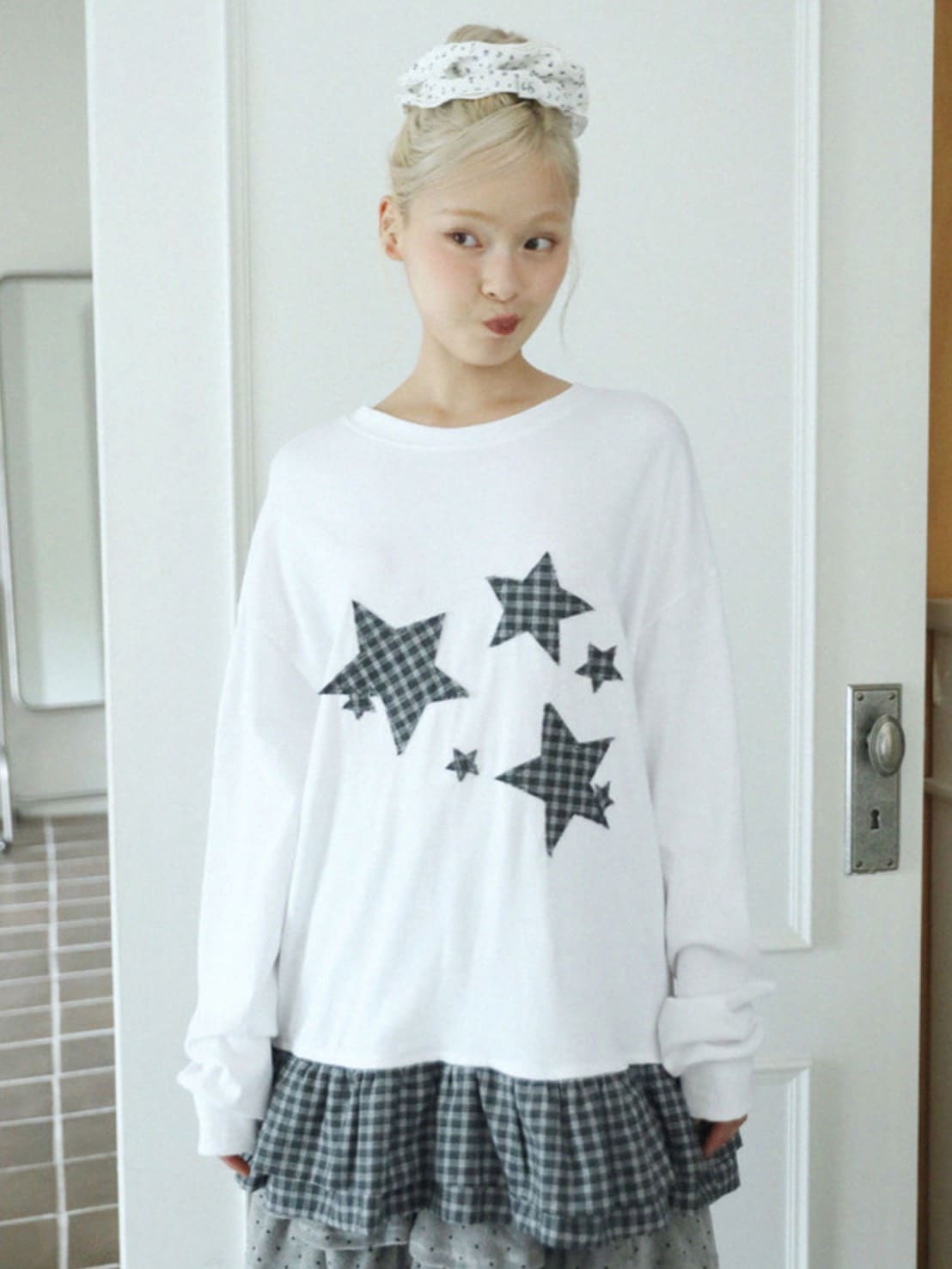 【Uglyshadow】STAR FRILL LONGSLEEVED T-SHIRT