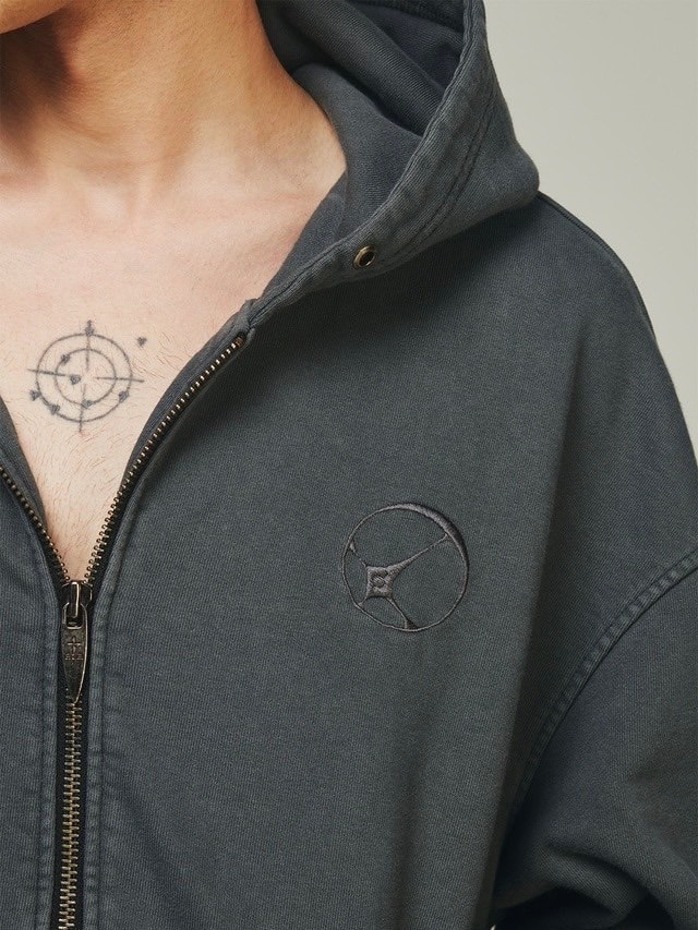 【BLUER/BLR】Dyed Circle Logo Over-fit Hoodie Zip-up/追跡付 BLR BLUER】Dyed Circle Logo Over-fit Hoodie Zip-up | OUR