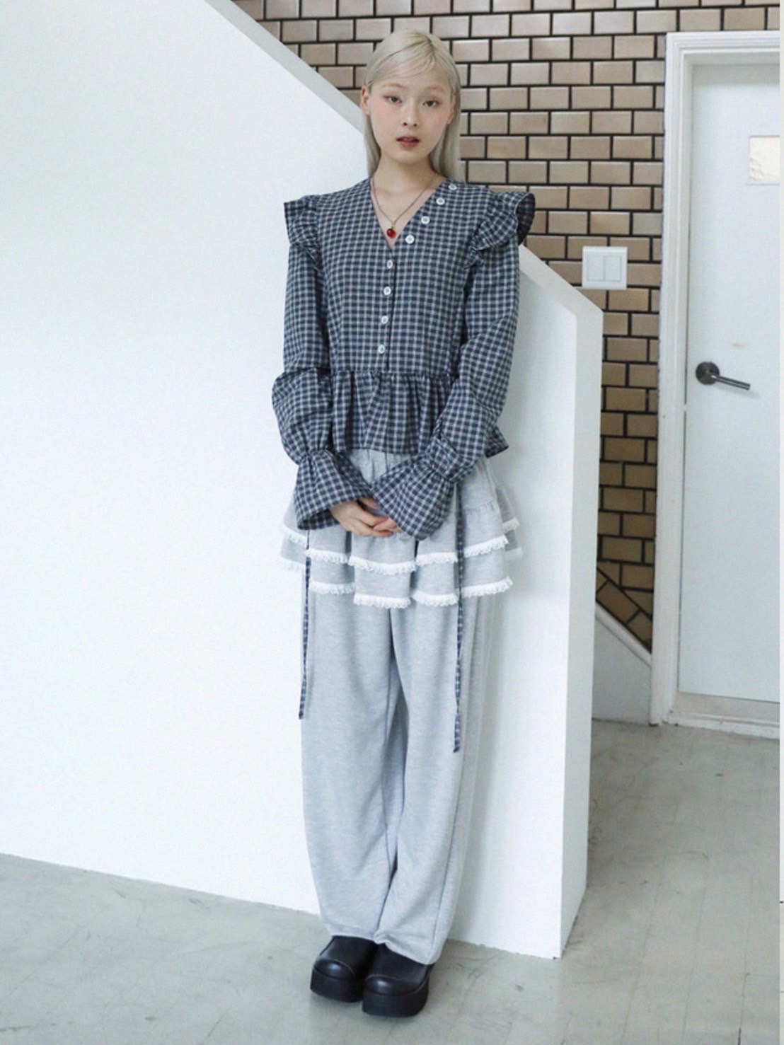 【Uglyshadow】BUTTON CHECK FRILL BLOUSE