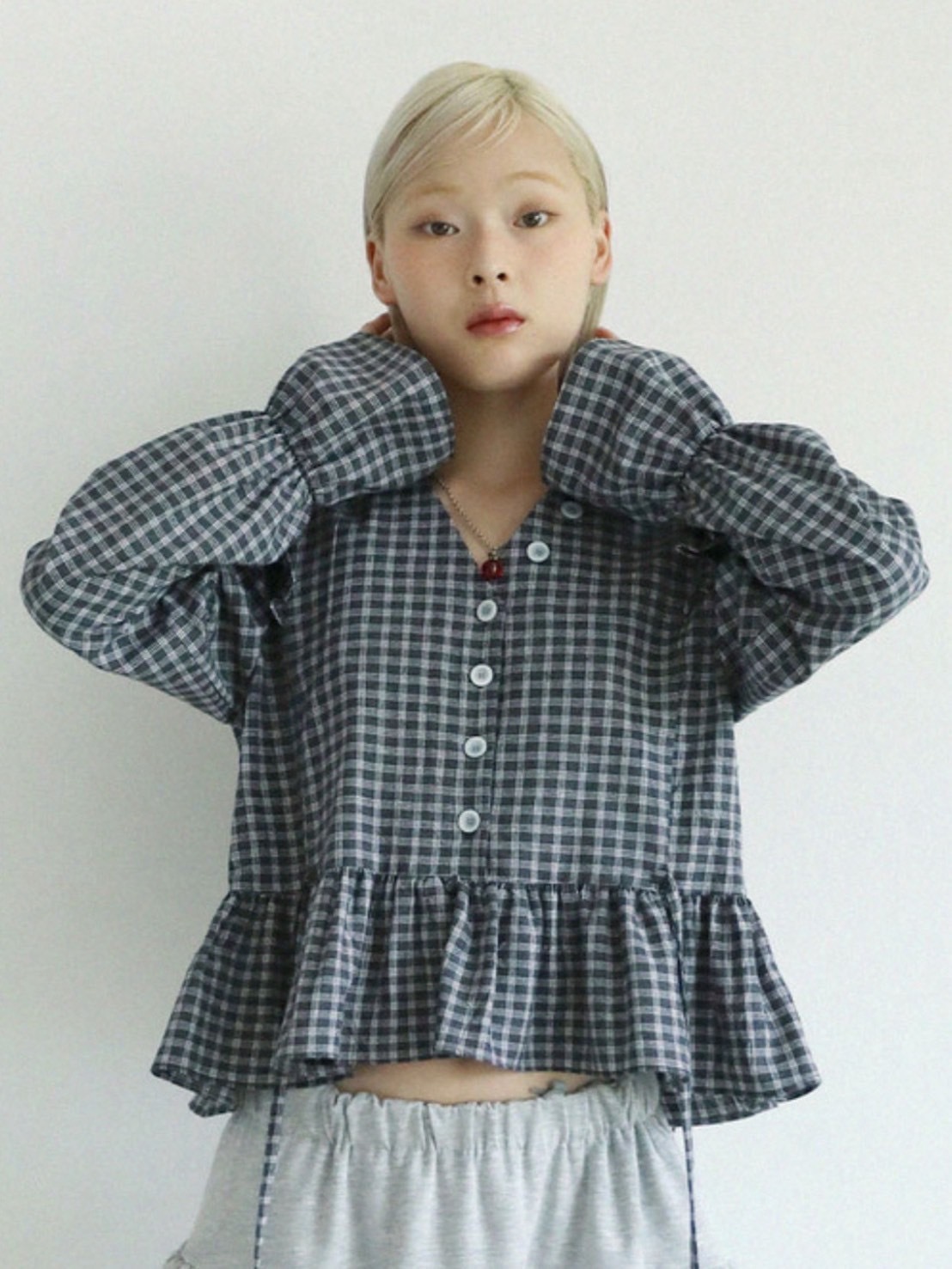 【Uglyshadow】BUTTON CHECK FRILL BLOUSE
