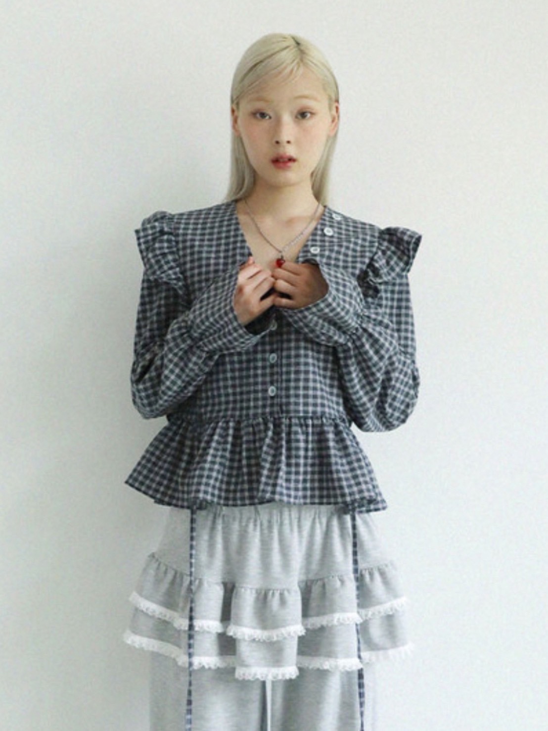 【Uglyshadow】BUTTON CHECK FRILL BLOUSE