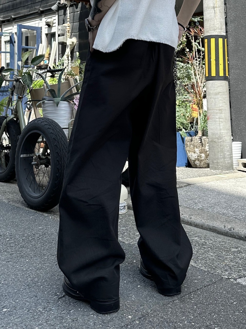 大阪店WEB限定受注制【Chikashitsu +】2tuck wide cotton pants