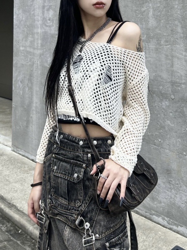 受注制【Never mind the XU】cropped damage knit (2color