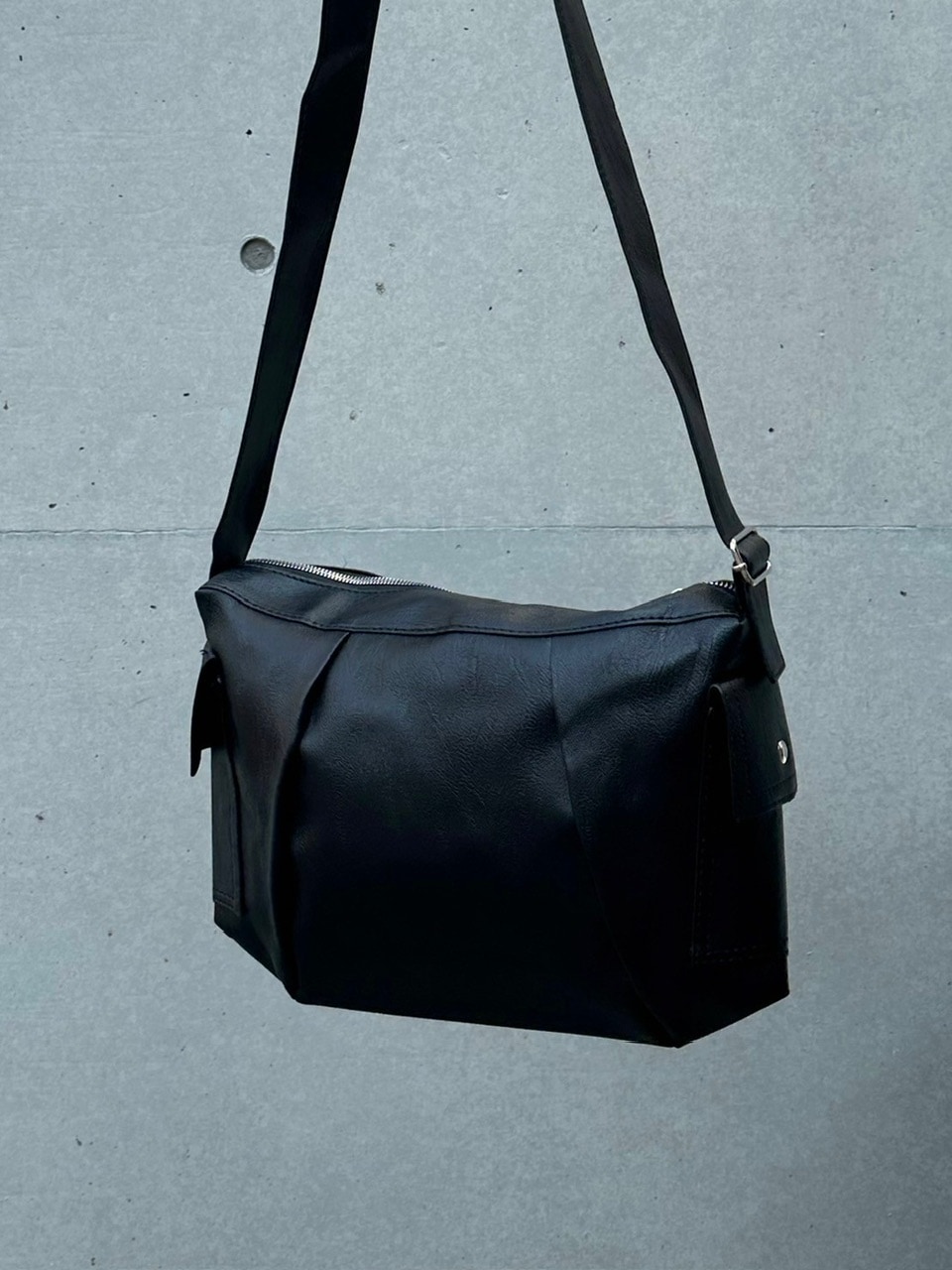 【Chikashitsu +/チカシツプラス】square pouch bag Chikashitsu +（チカシツプラス）の「【Chikashitsu +/