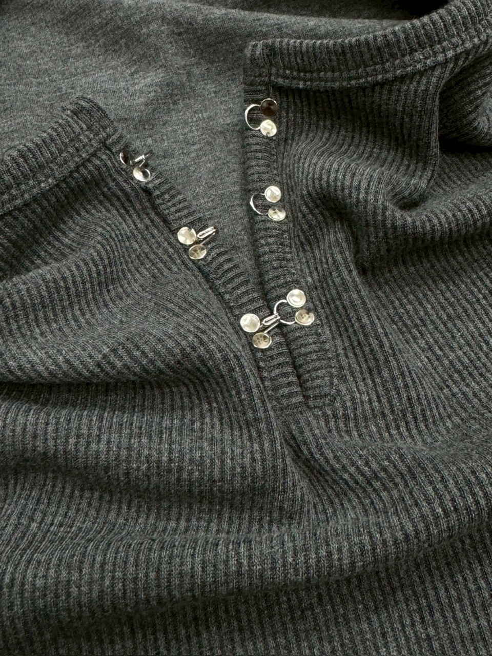 受注制【Chikashitsu +】front hook long sleeve knit / 【チカシツプラス】フロントフック長袖ニット (4color)