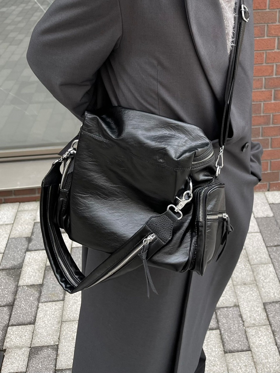 受注制【Chikashitsu +】zip design leather shoulder bag