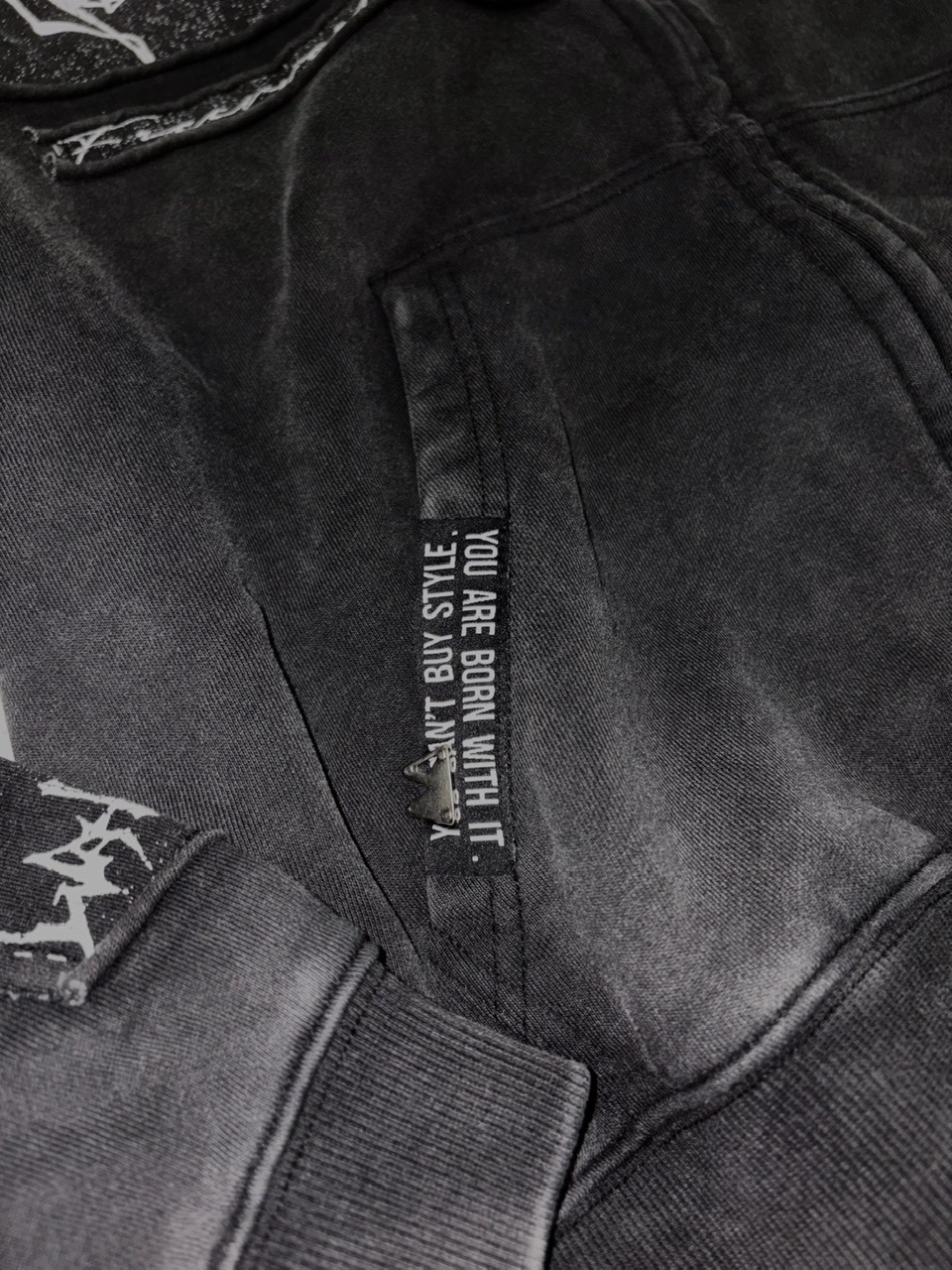 【F.V.V.O】WHOOPAPPLIQUE ZIP-UP HOODIE