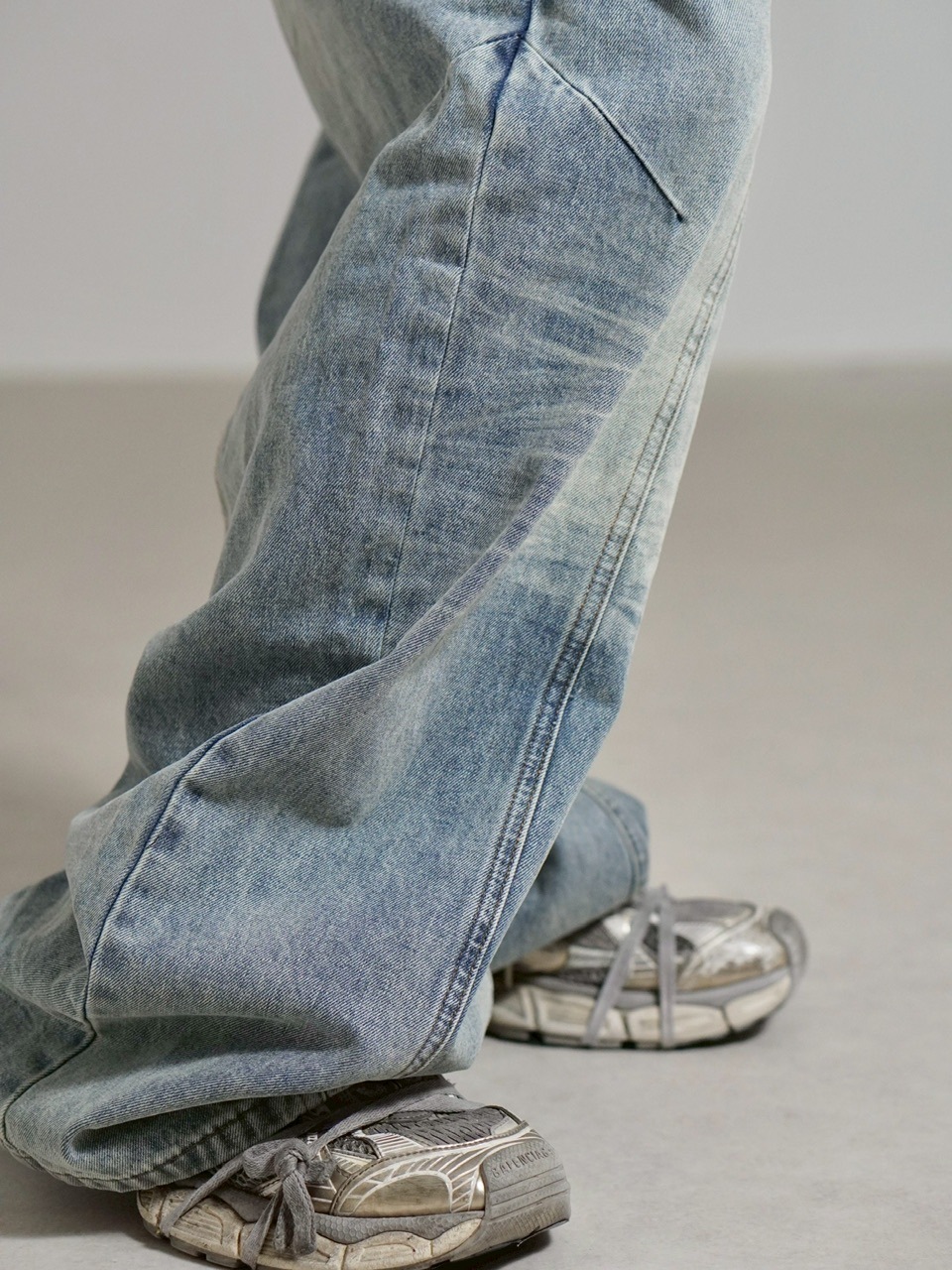 受注制【Chikashitsu +】low wide cutting denim pants
