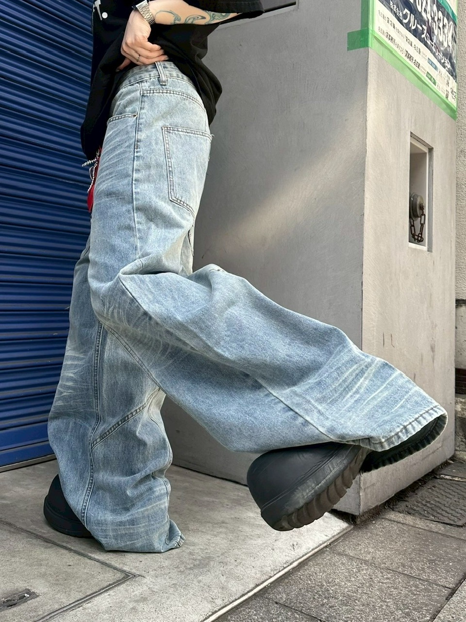 受注制【Chikashitsu +】low wide cutting denim pants